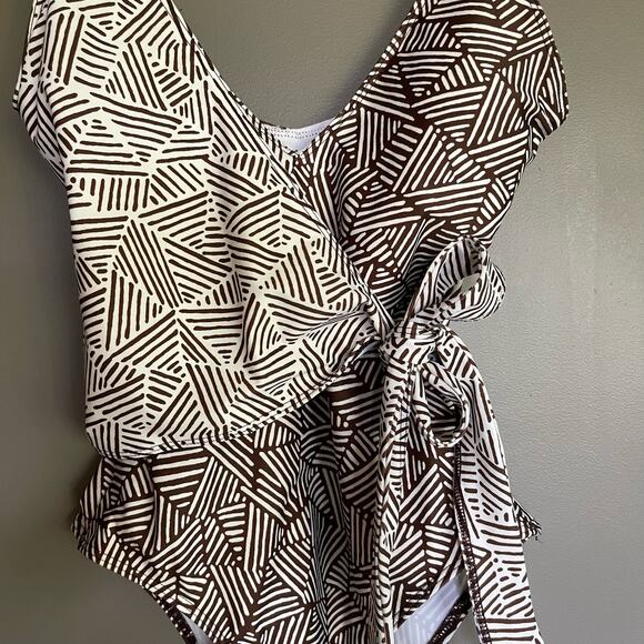 NWT Summersalt The Perfect Wrap One Piece Swimsuit Lines in the Sand Size 2 - Picture 6 of 15